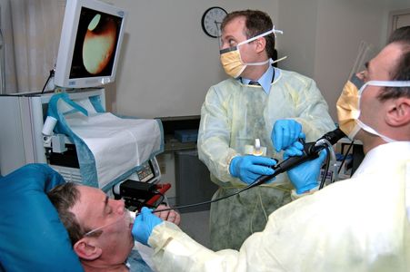 Boston University School of Medicine researchers Dr. Avrum Spira and Dr. Frank Schembi perform a bronchoscopy on patient David Lowney.