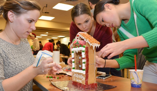 COM Gingerbread Contest_1