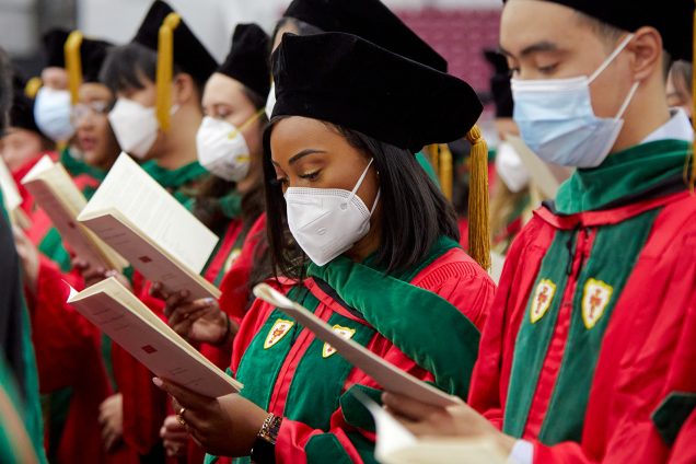 Graduating students read the Hippocratic oath