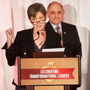 Emelia J. Benjamin, MD, ScM, FAHA receives the American Heart Association 2016 Gold Heart Award. AHA past president, Elliott Antman, MD is behind her. Photo courtesy of AHA.