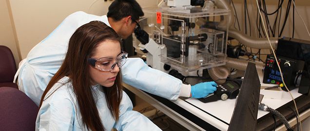 Biomedical Research Technologies students working in lab