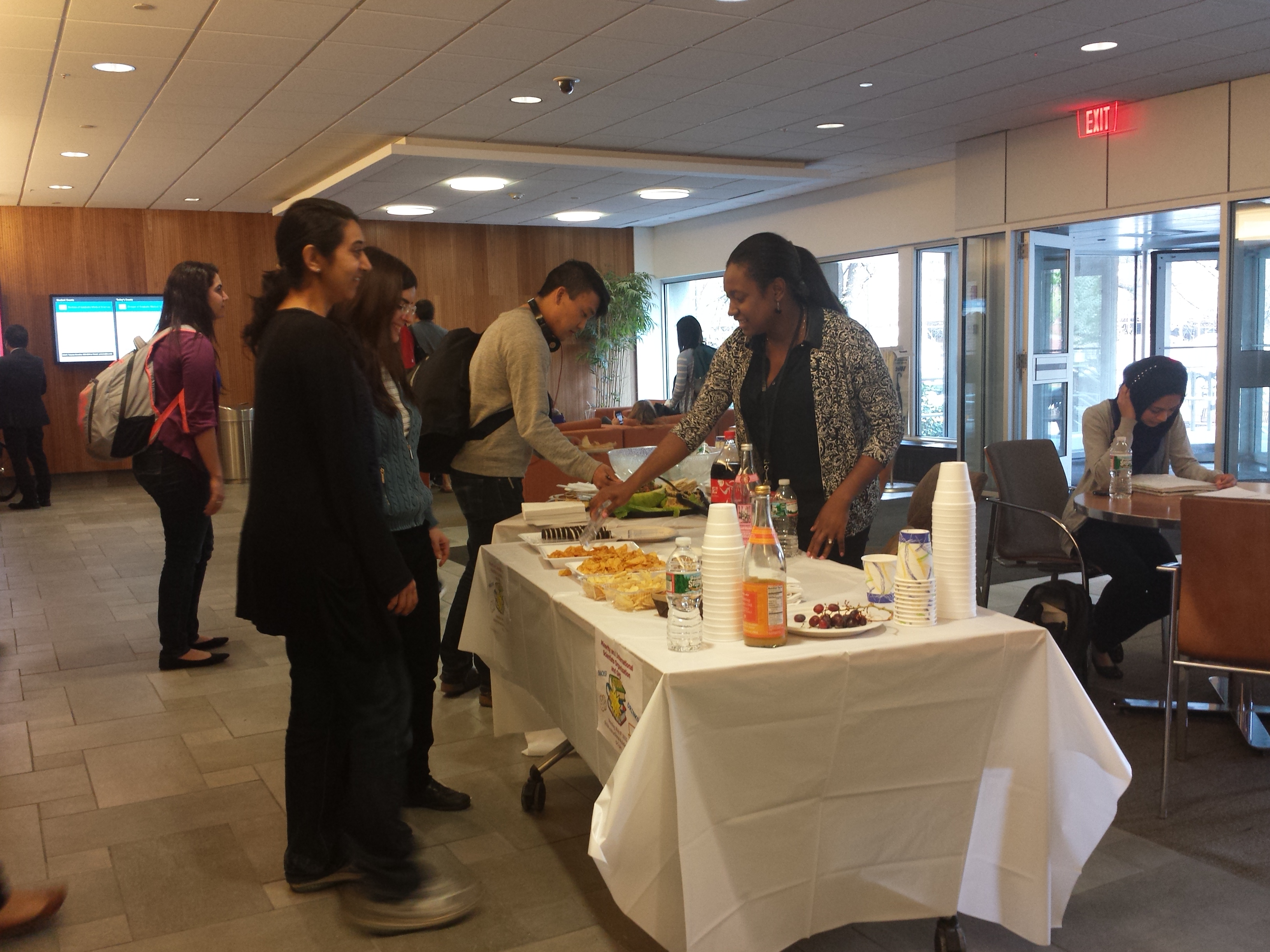 students lunch during table talks