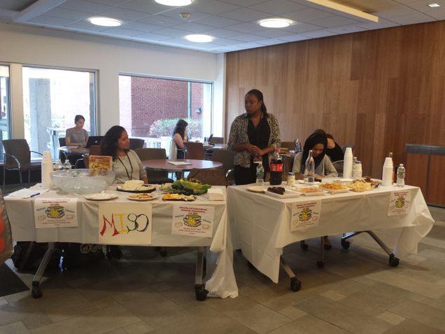 students lunch during table talks