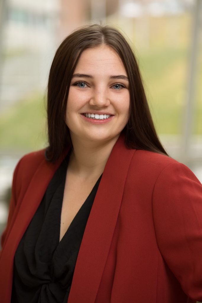 Head shot of Eliza Larsen