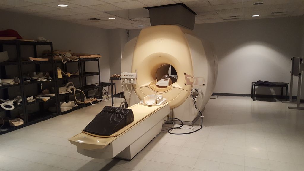 Philips Achieva 3T MRI Center for Biomedical Imaging